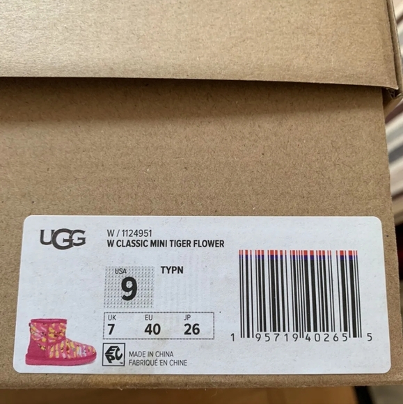 NIB UGG Classic mini tiger flower Taffy pink 9 - Picture 2 of 4